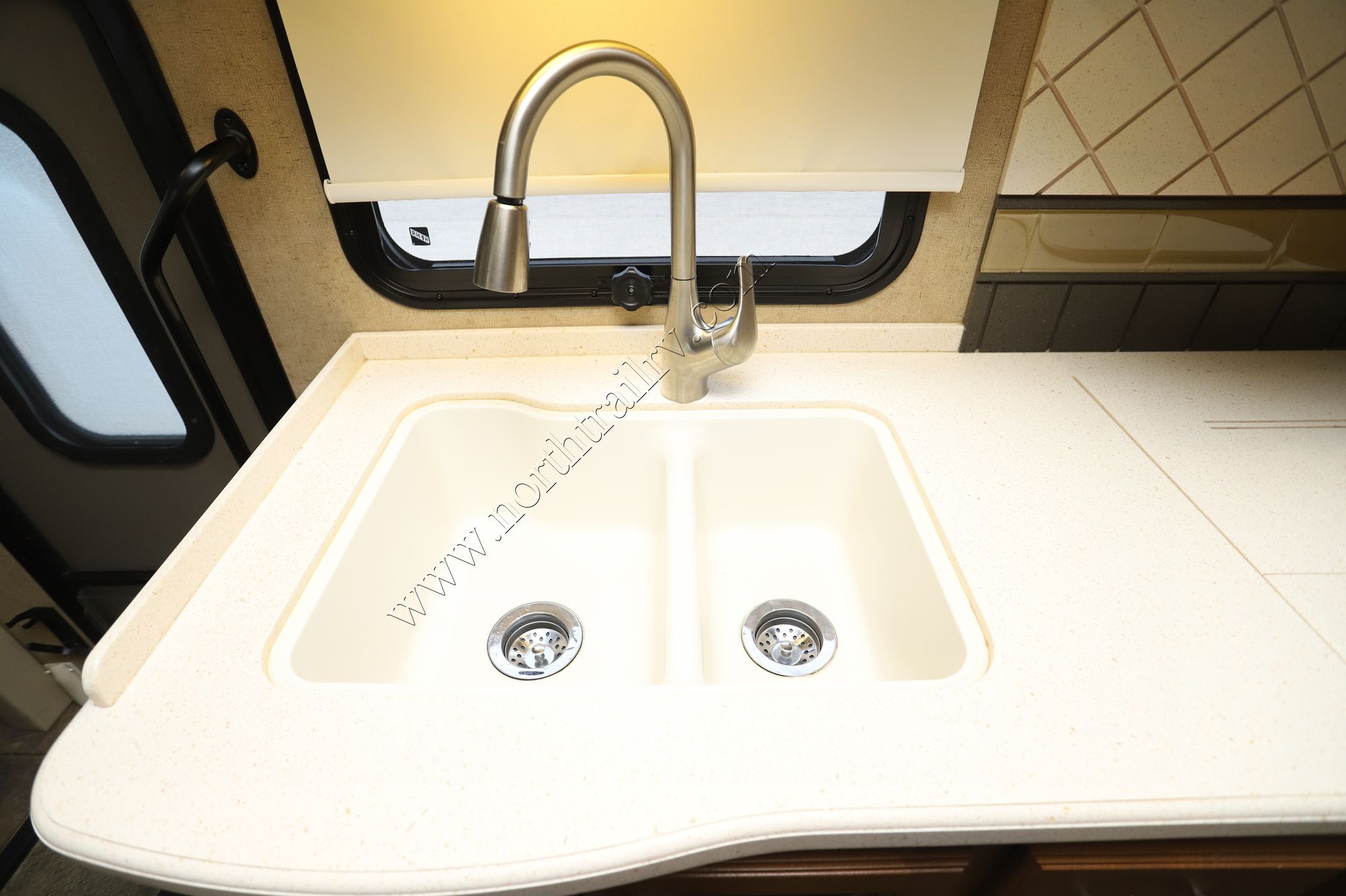 Used 2015 Thor Challenger 37LX Class A  For Sale