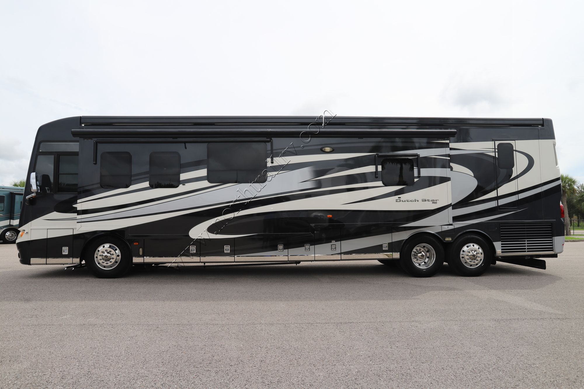 Used 2016 Newmar Dutch Star 4369 Class A  For Sale