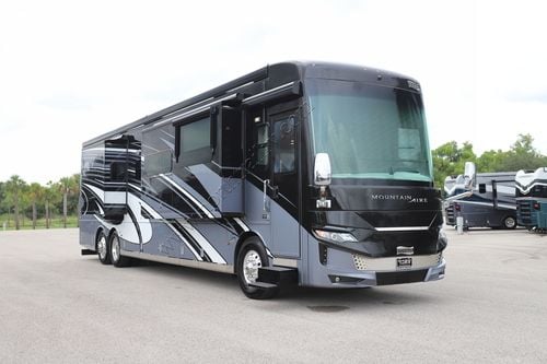 2022 Newmar Mountain Aire 4535