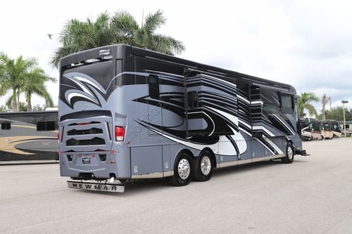 2022 Newmar Mountain Aire 4535