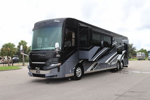 2022 Newmar Mountain Aire 4535