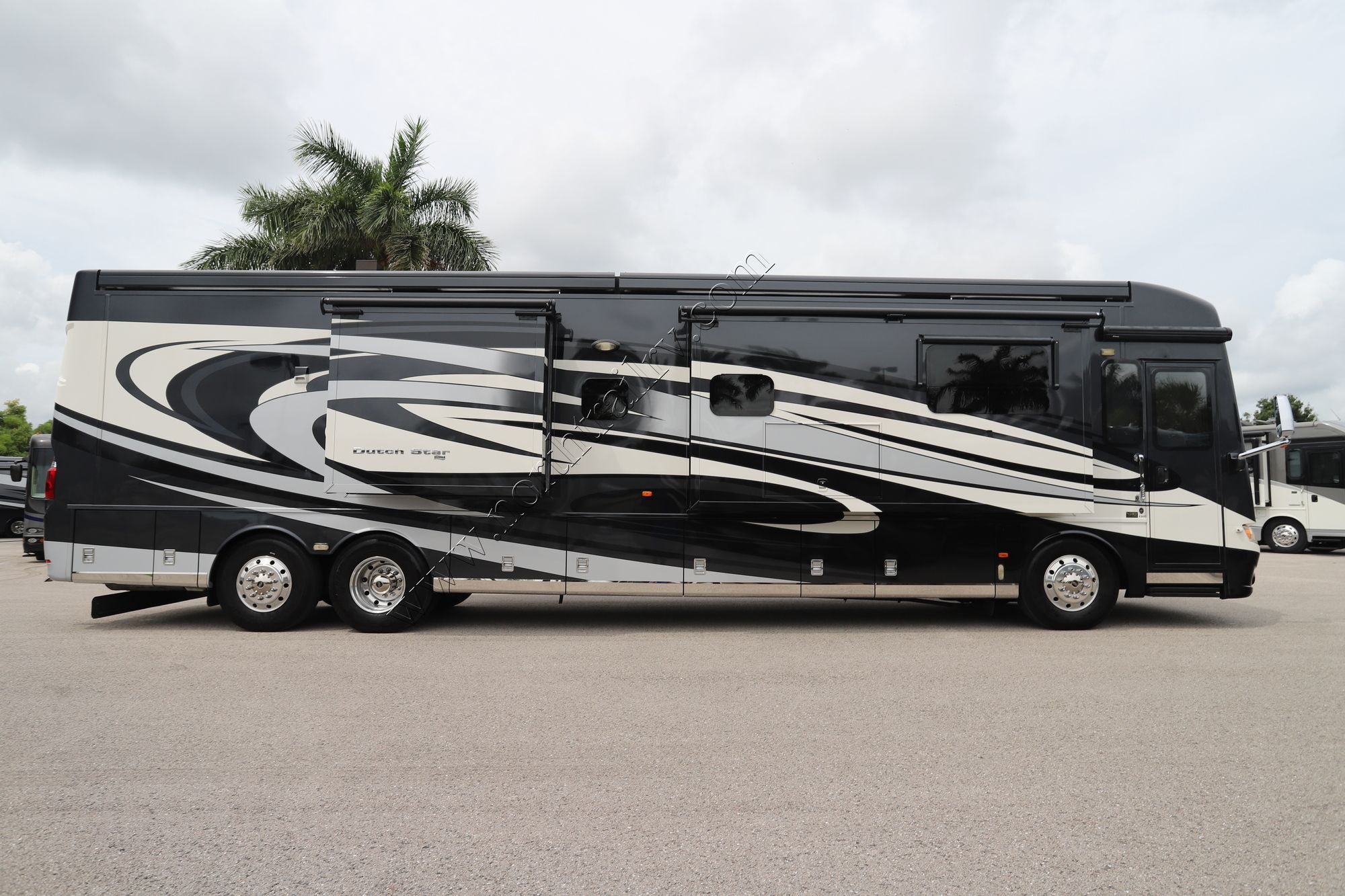 Used 2016 Newmar Dutch Star 4369 Class A  For Sale