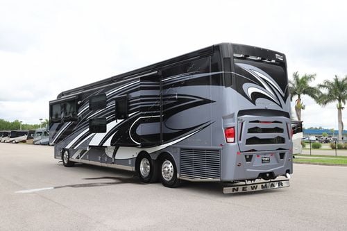 2022 Newmar Mountain Aire 4535