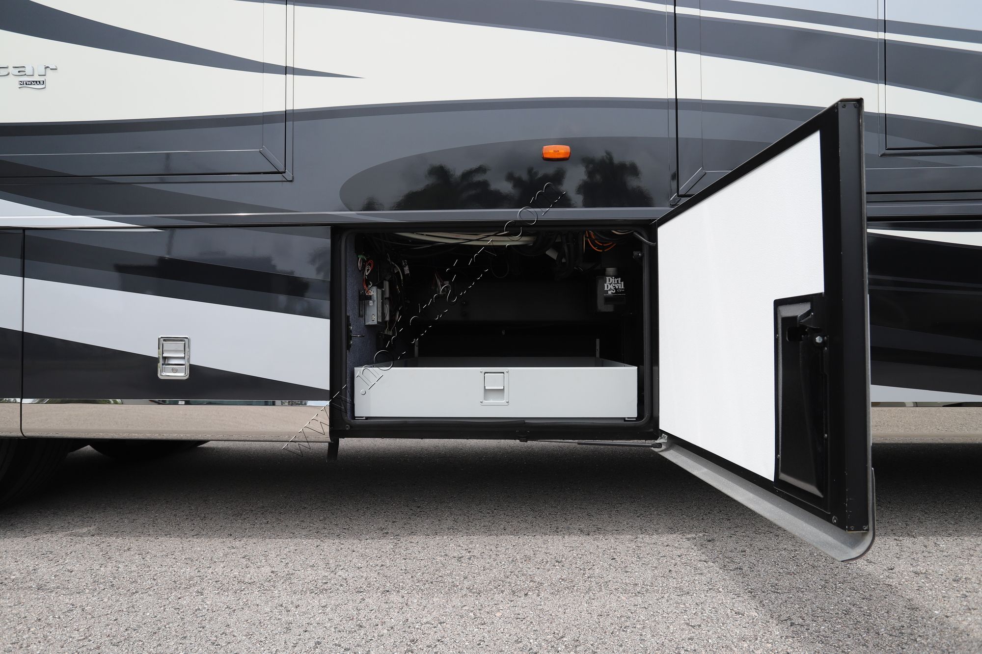 Used 2016 Newmar Dutch Star 4369 Class A  For Sale