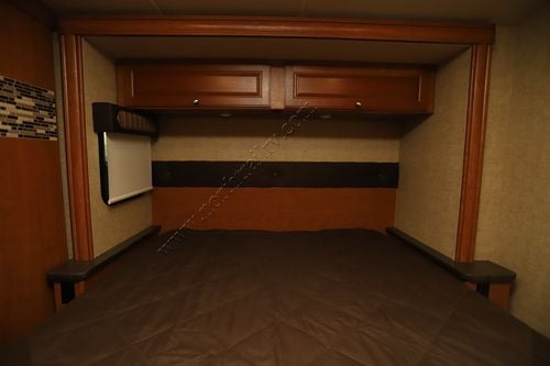2017 Winnebago Vista 32YE