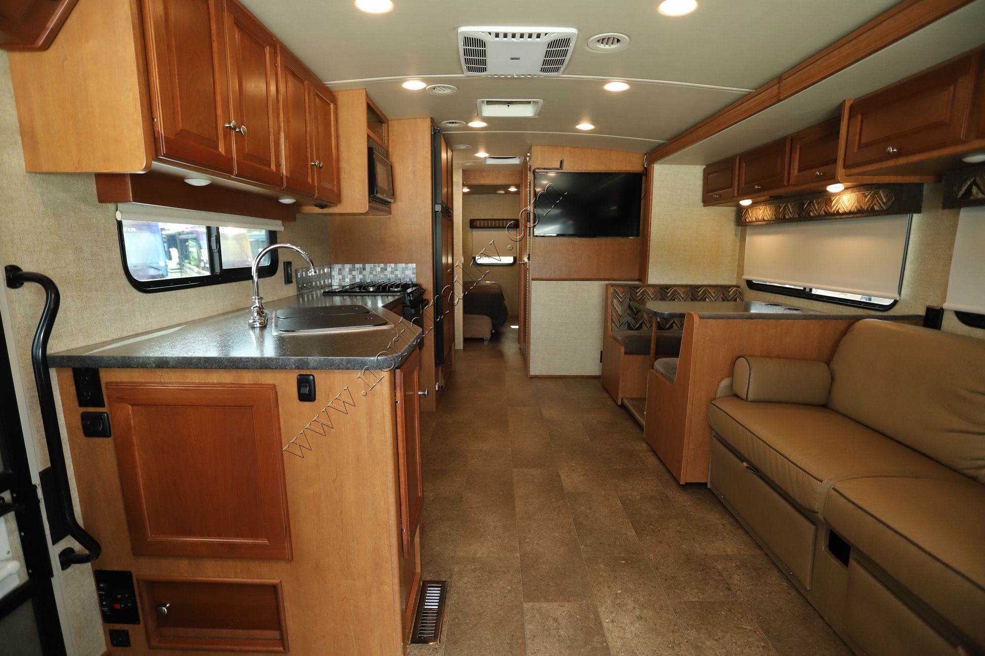 Used 2017 Winnebago Vista 32YE Class A  For Sale