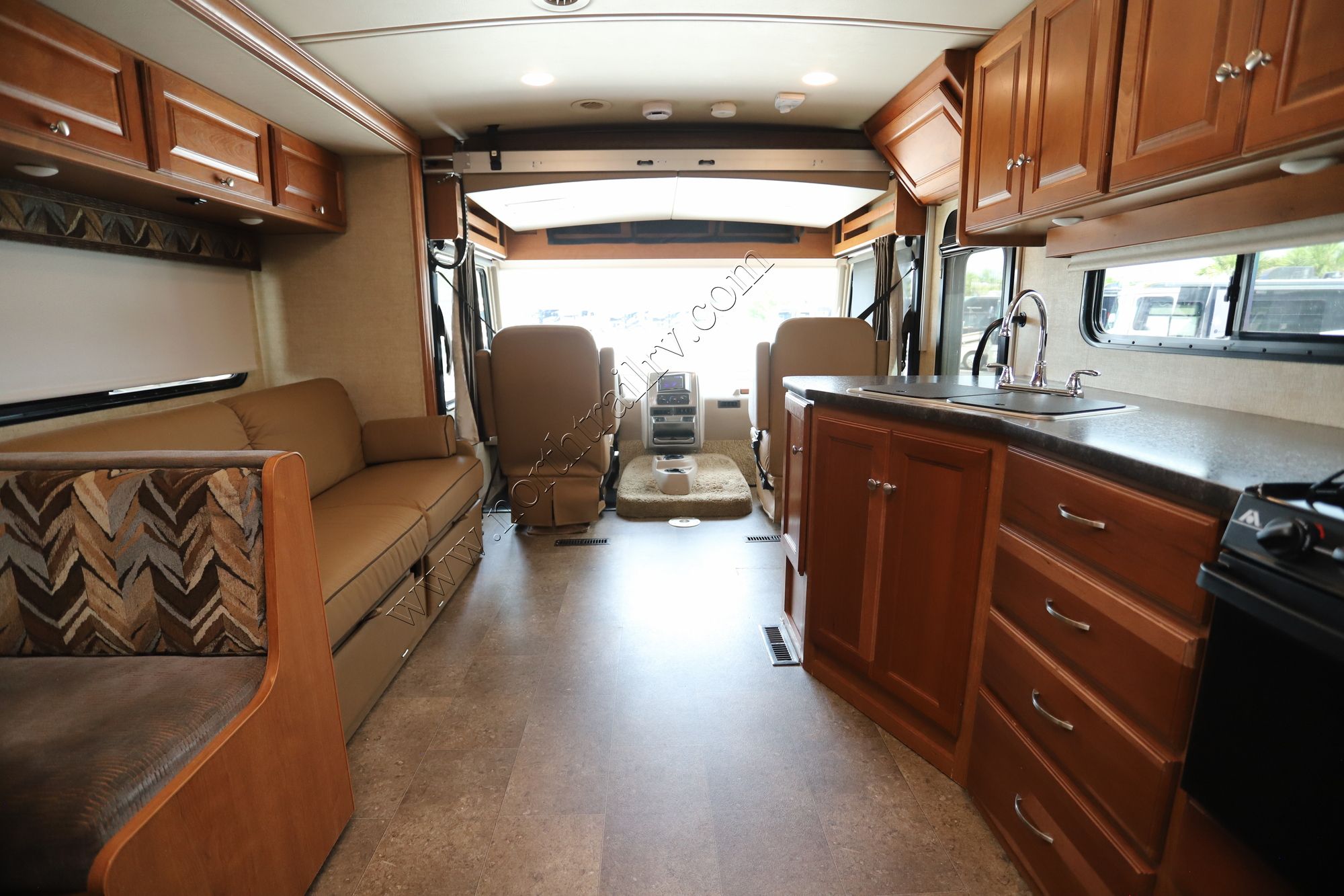 Used 2017 Winnebago Vista 32YE Class A  For Sale