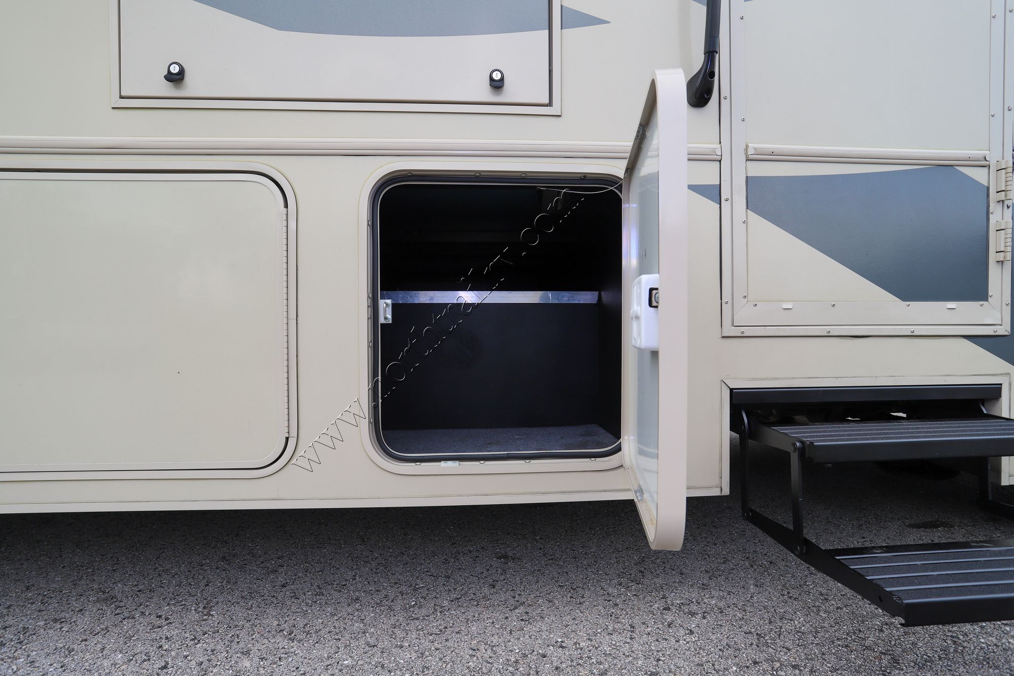 Used 2017 Winnebago Vista 32YE Class A  For Sale