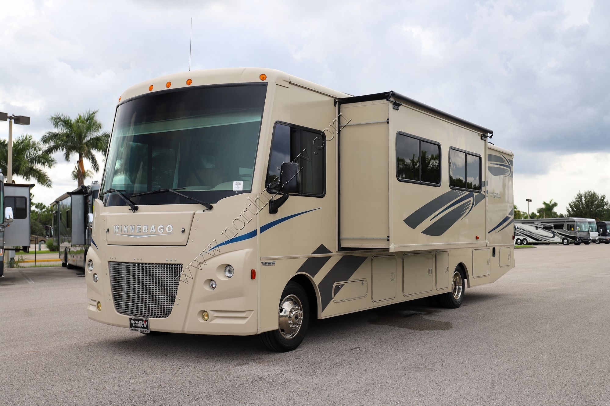 Used 2017 Winnebago Vista 32YE Class A  For Sale