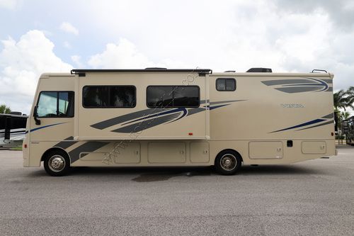 2017 Winnebago Vista 32YE