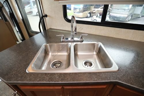 2017 Winnebago Vista 32YE