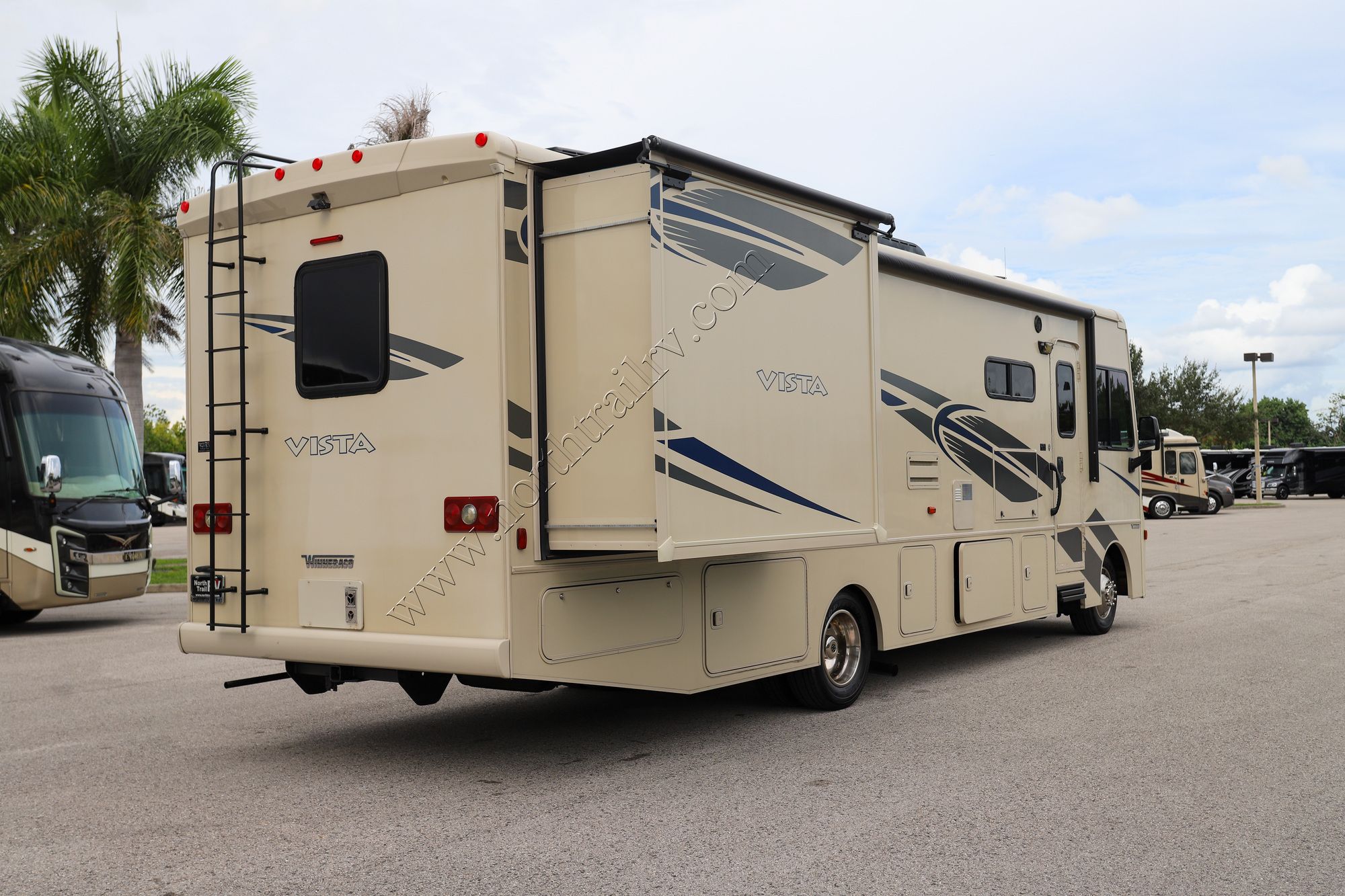 Used 2017 Winnebago Vista 32YE Class A  For Sale