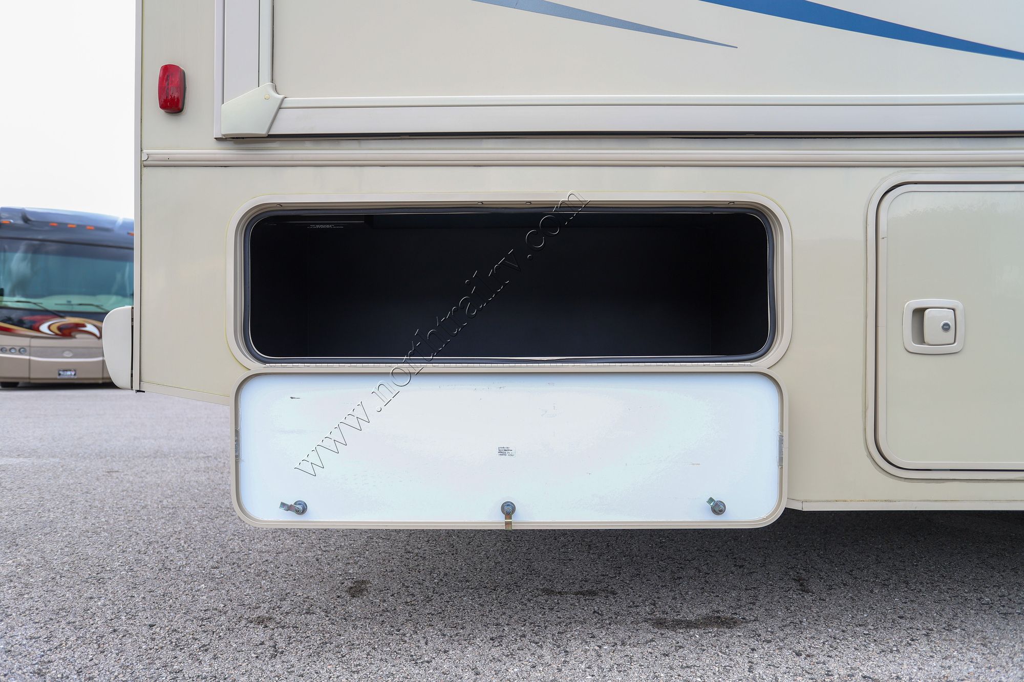 Used 2017 Winnebago Vista 32YE Class A  For Sale