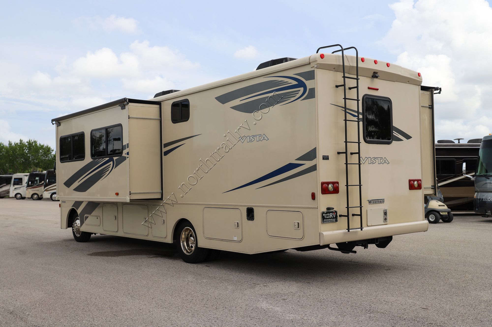 Used 2017 Winnebago Vista 32YE Class A  For Sale