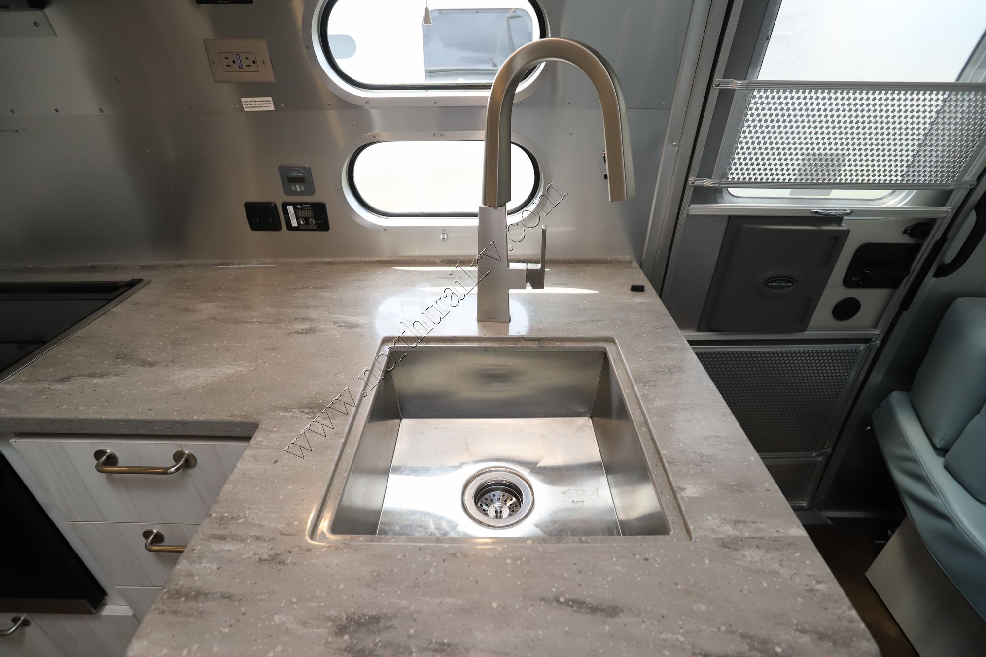 Used 2023 Airstream International 27FBQ Travel Trailer  For Sale
