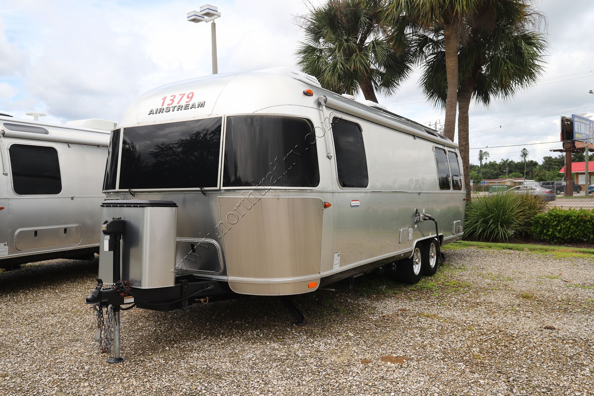 Used 2023 Airstream International 27FBQ Travel Trailer  For Sale