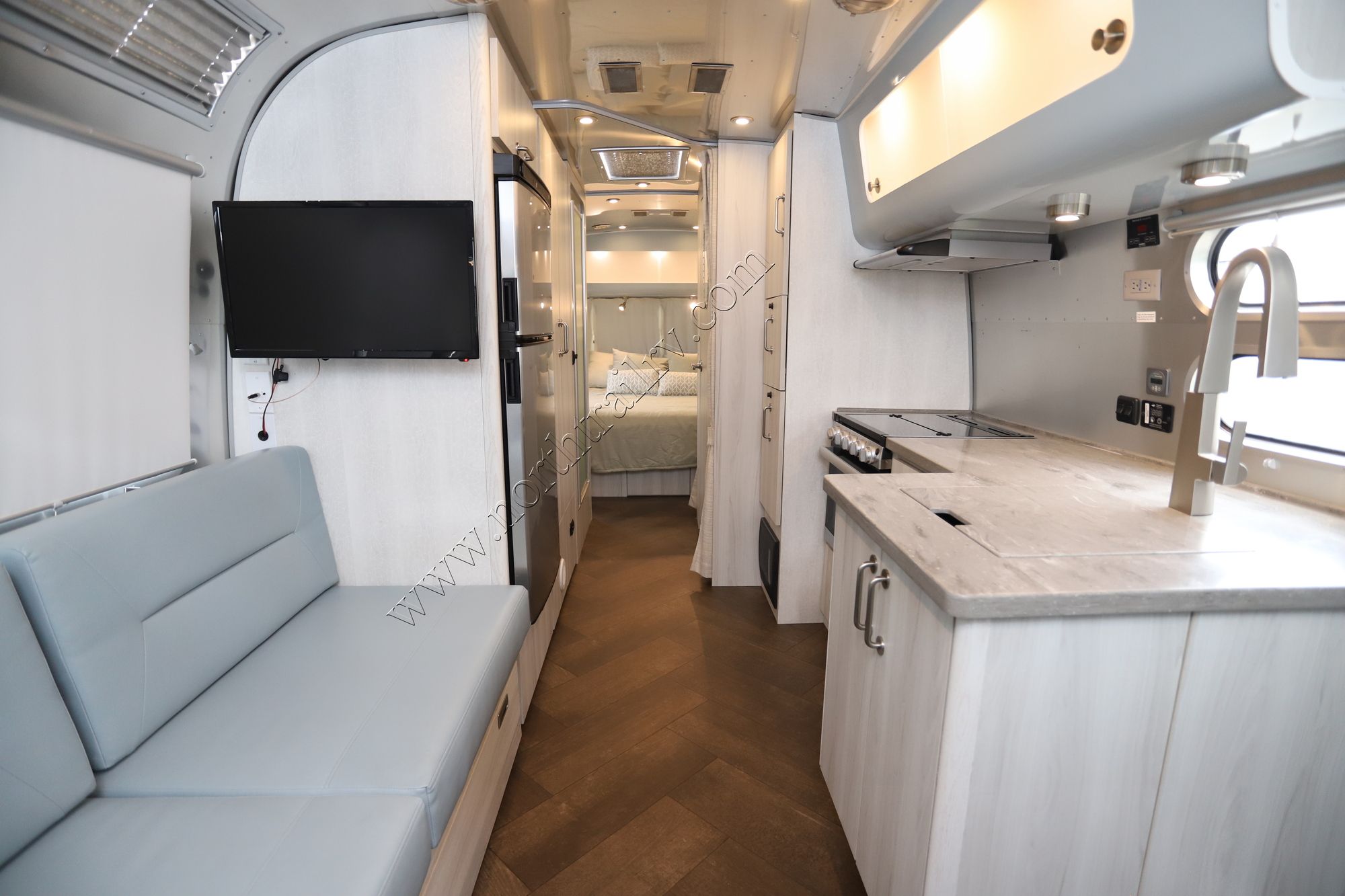 Used 2023 Airstream International 27FBQ Travel Trailer  For Sale