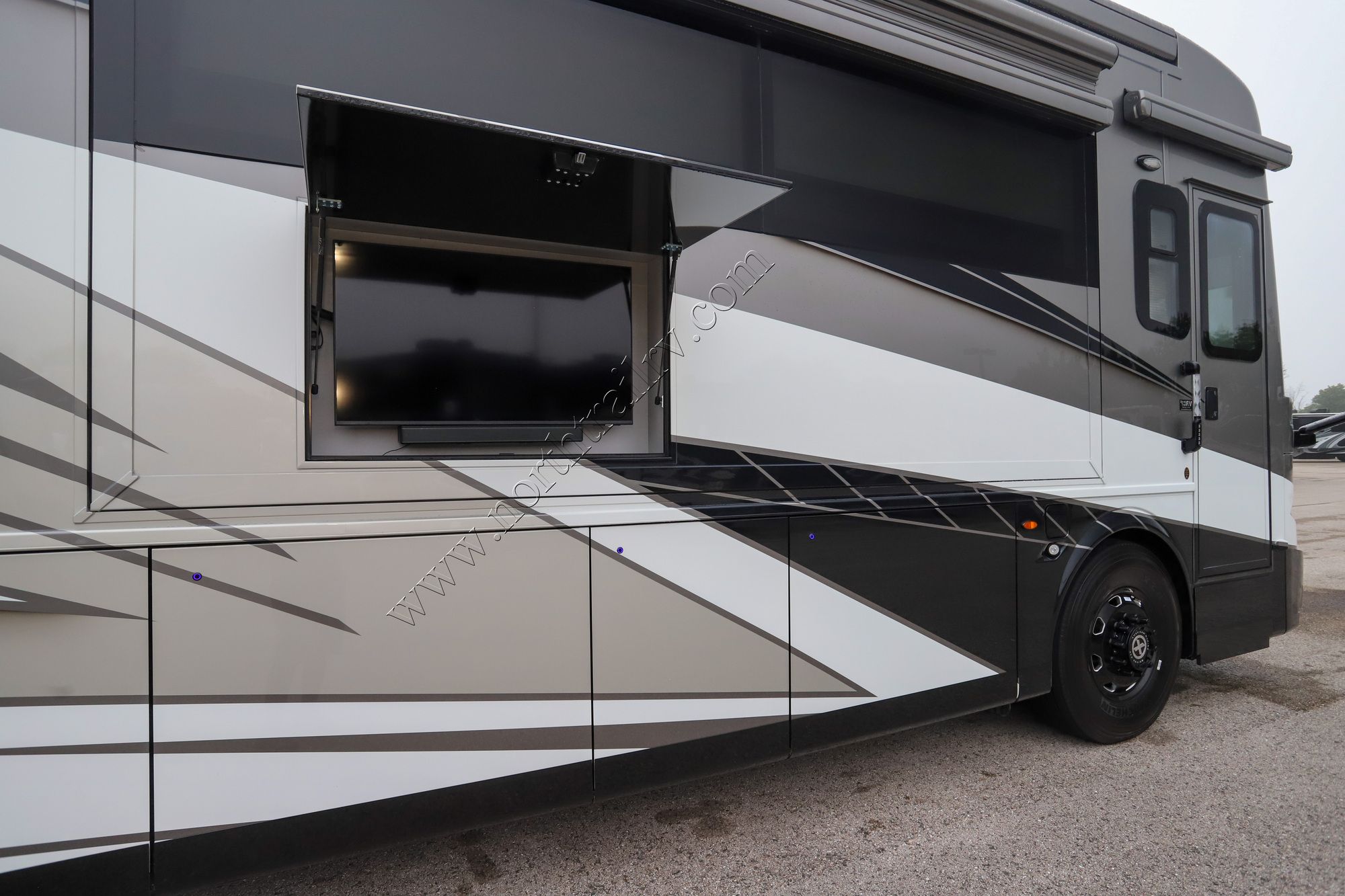 New 2026 Newmar Essex 4521 Class A  For Sale