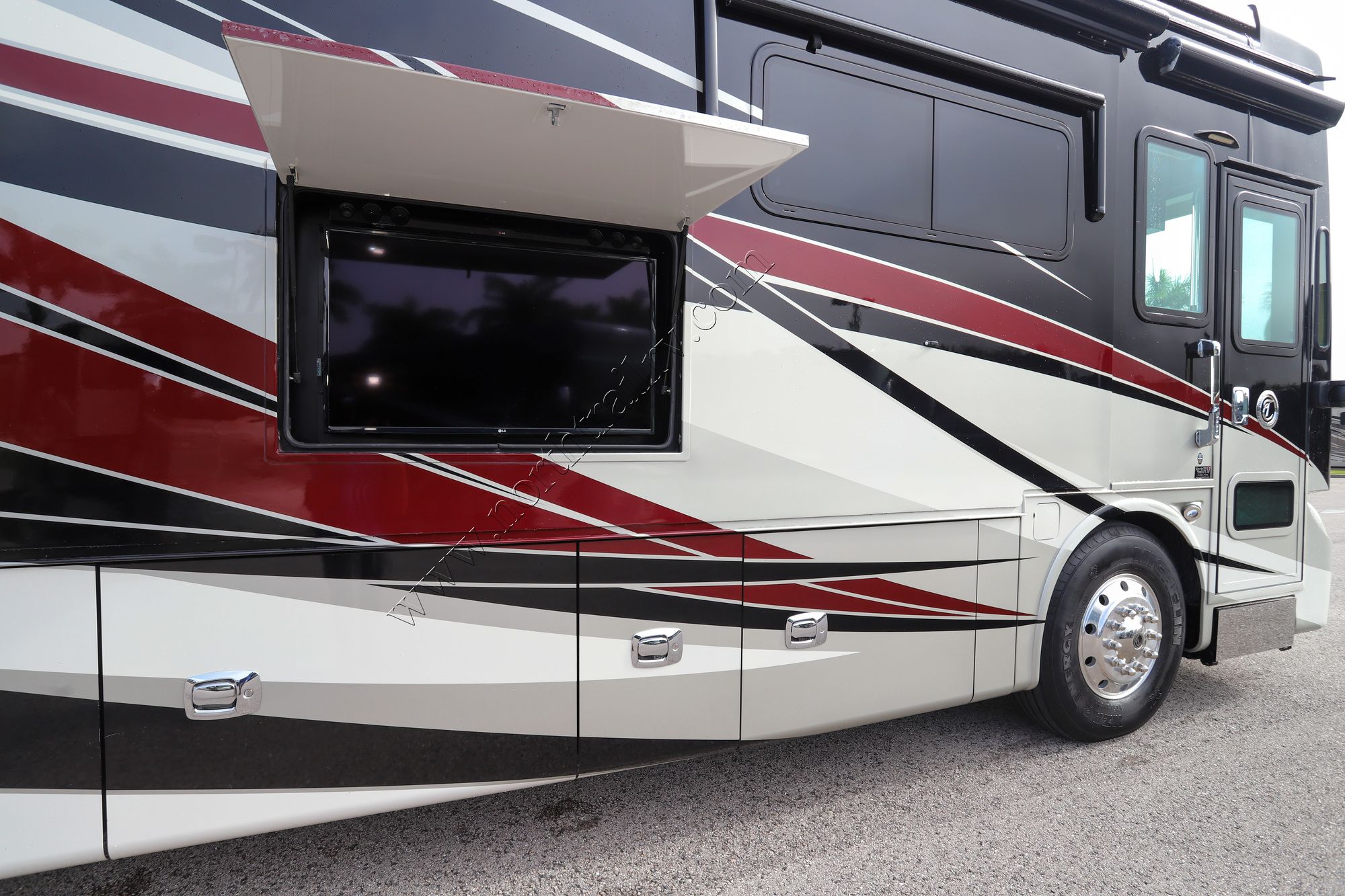 Used 2017 Tiffin Motor Homes Allegro Bus 37AP Class A  For Sale