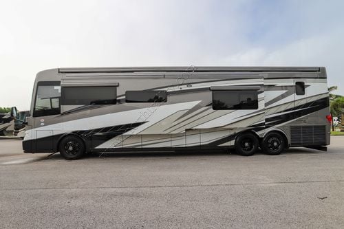 2026 Newmar Essex 4521