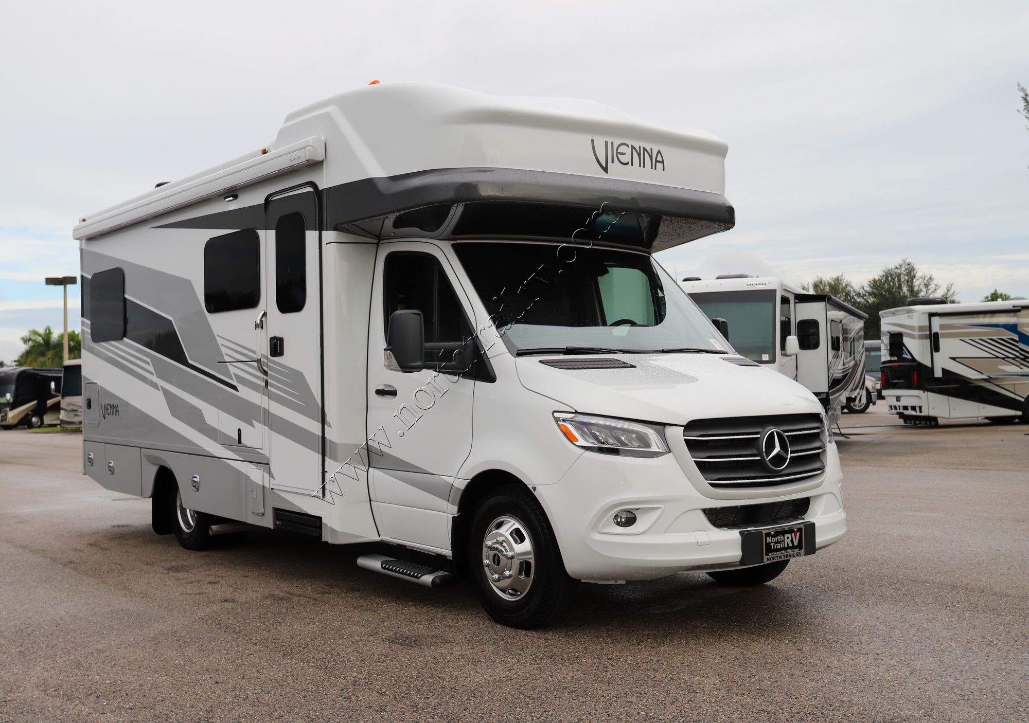 Used 2025 Renegade Rv Vienna 25TBC Class C  For Sale