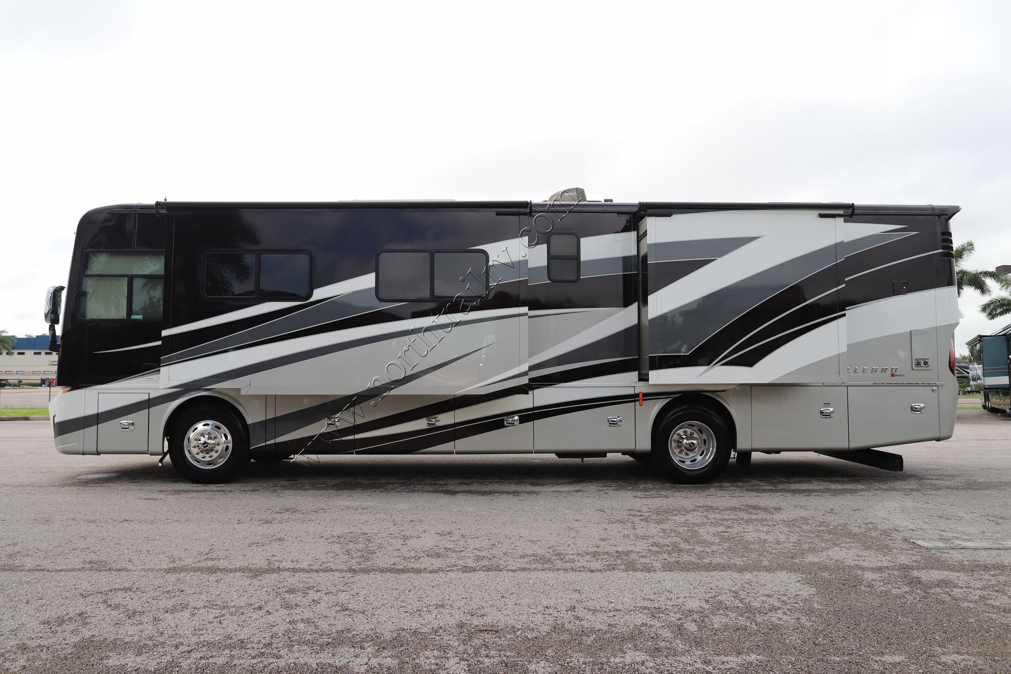 Used 2020 Tiffin Motor Homes Allegro Red 37BA Class A  For Sale
