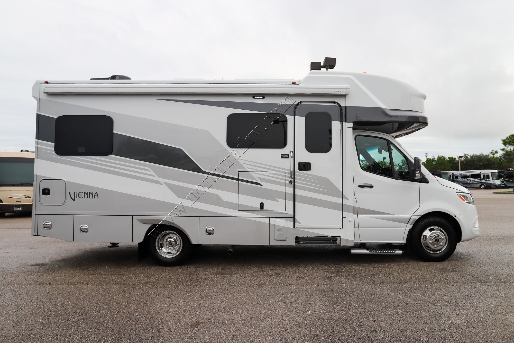 Used 2025 Renegade Rv Vienna 25TBC Class C  For Sale