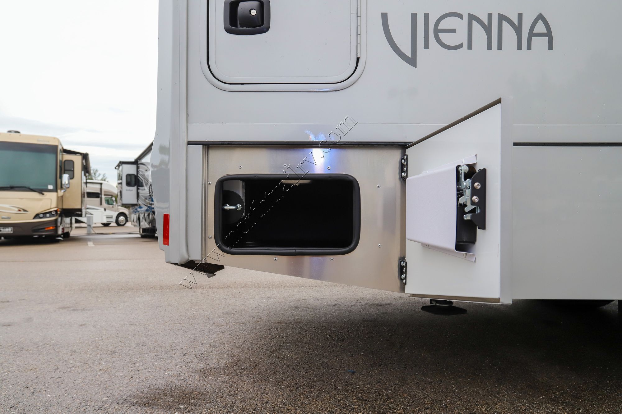 Used 2025 Renegade Rv Vienna 25TBC Class C  For Sale