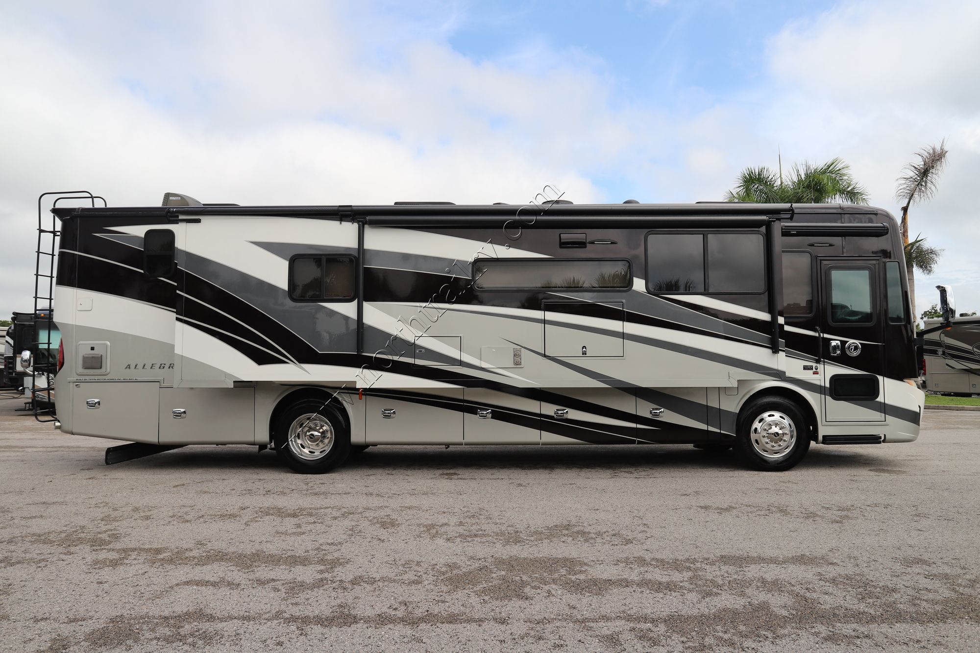 Used 2020 Tiffin Motor Homes Allegro Red 37BA Class A  For Sale