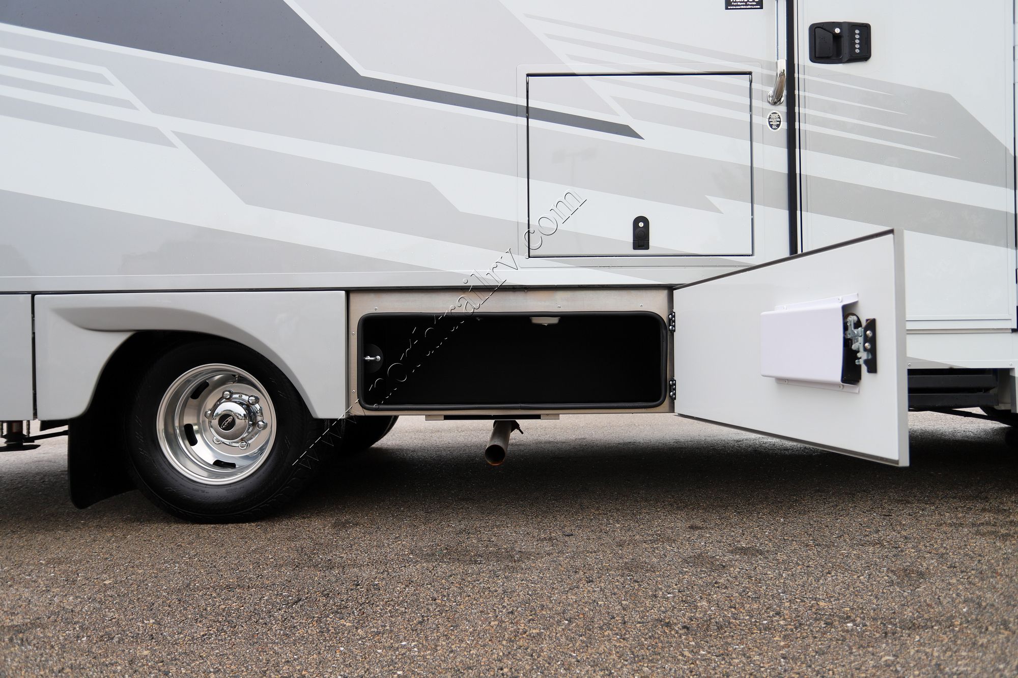 Used 2025 Renegade Rv Vienna 25TBC Class C  For Sale