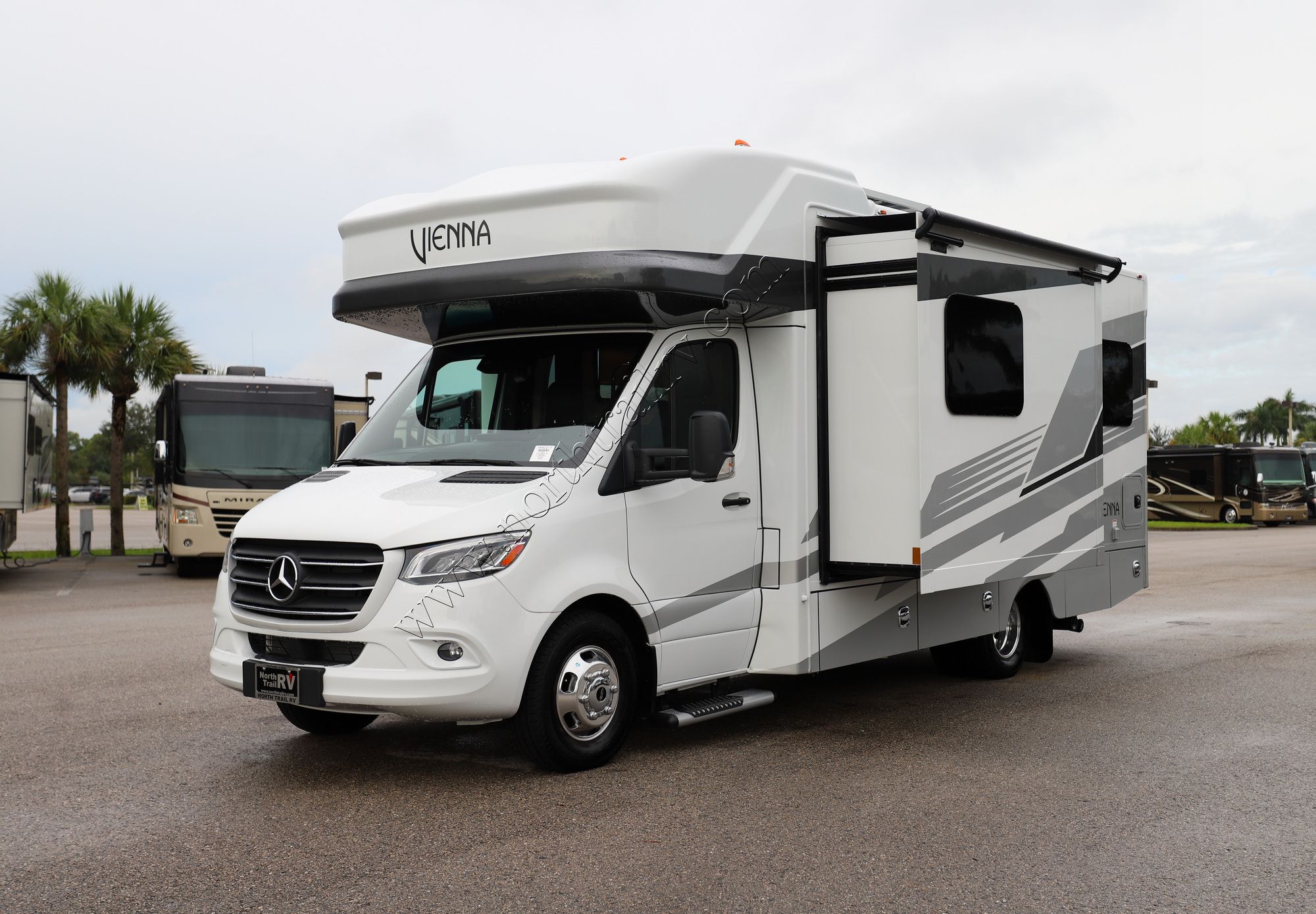Used 2025 Renegade Rv Vienna 25TBC Class C  For Sale