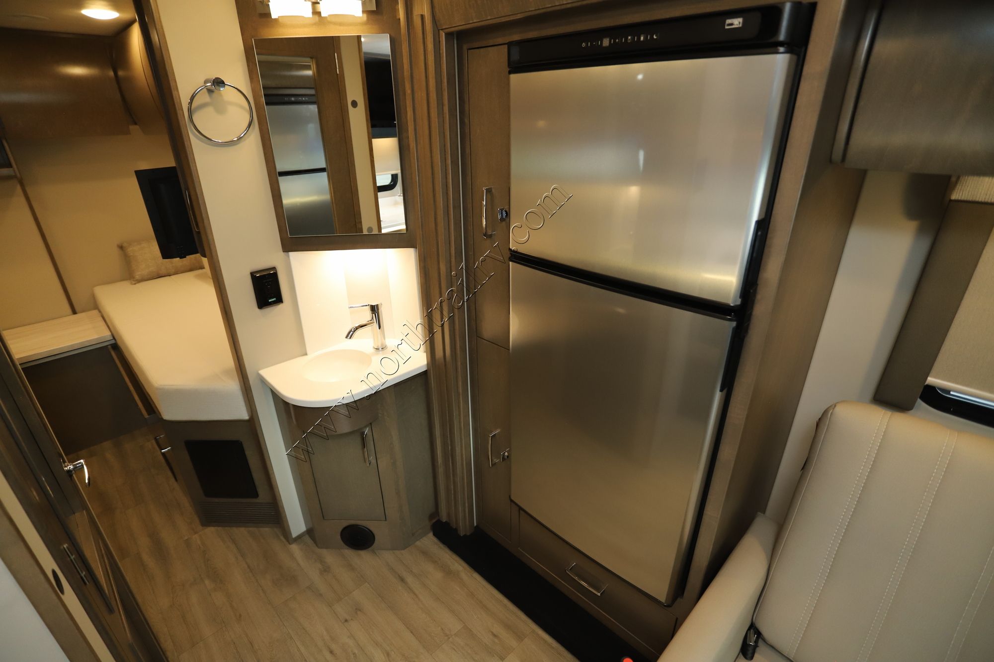 Used 2025 Renegade Rv Vienna 25TBC Class C  For Sale