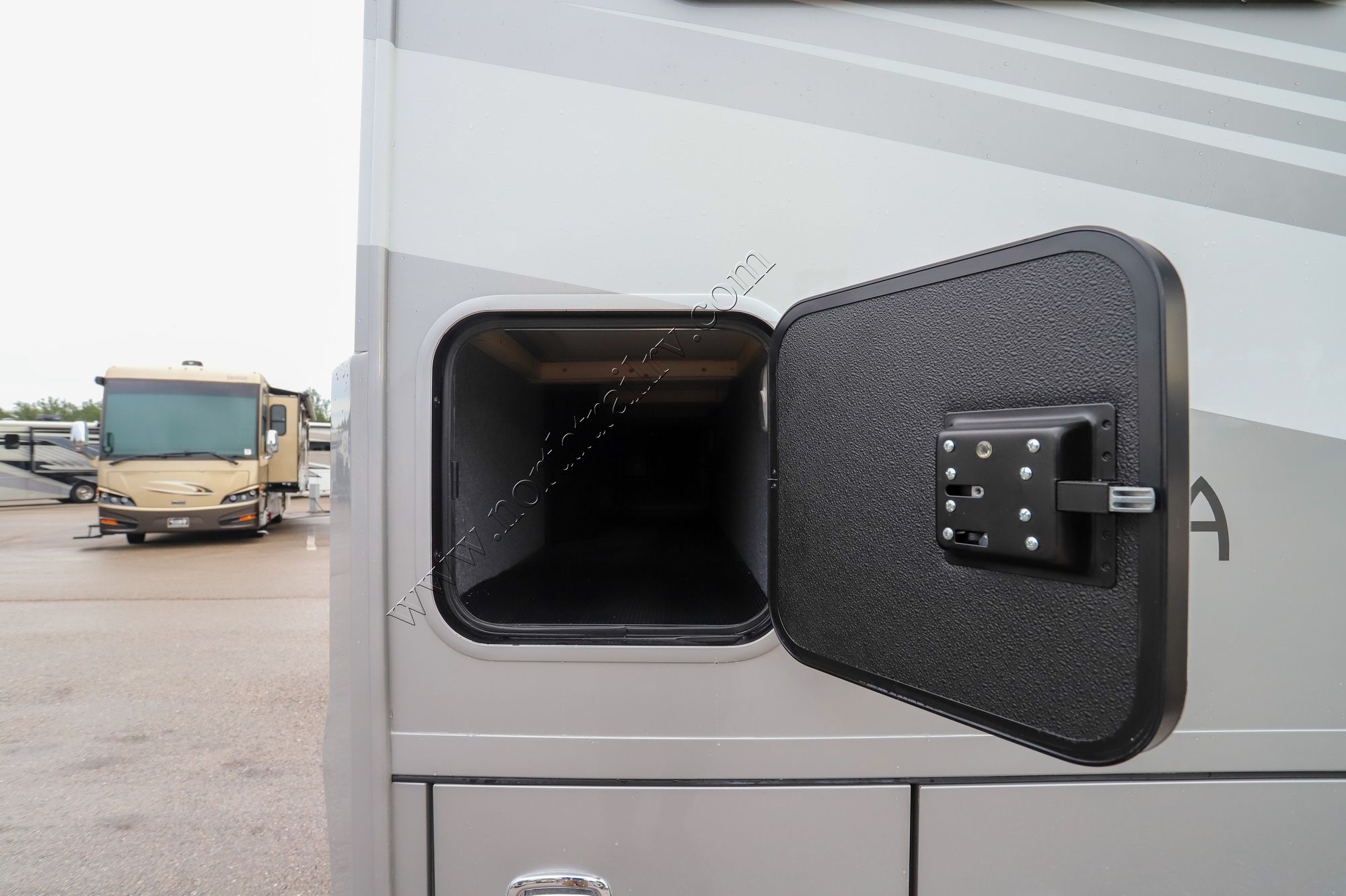 Used 2025 Renegade Rv Vienna 25TBC Class C  For Sale