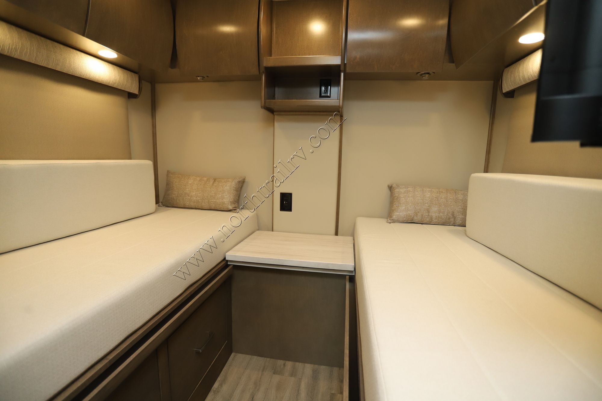 Used 2025 Renegade Rv Vienna 25TBC Class C  For Sale