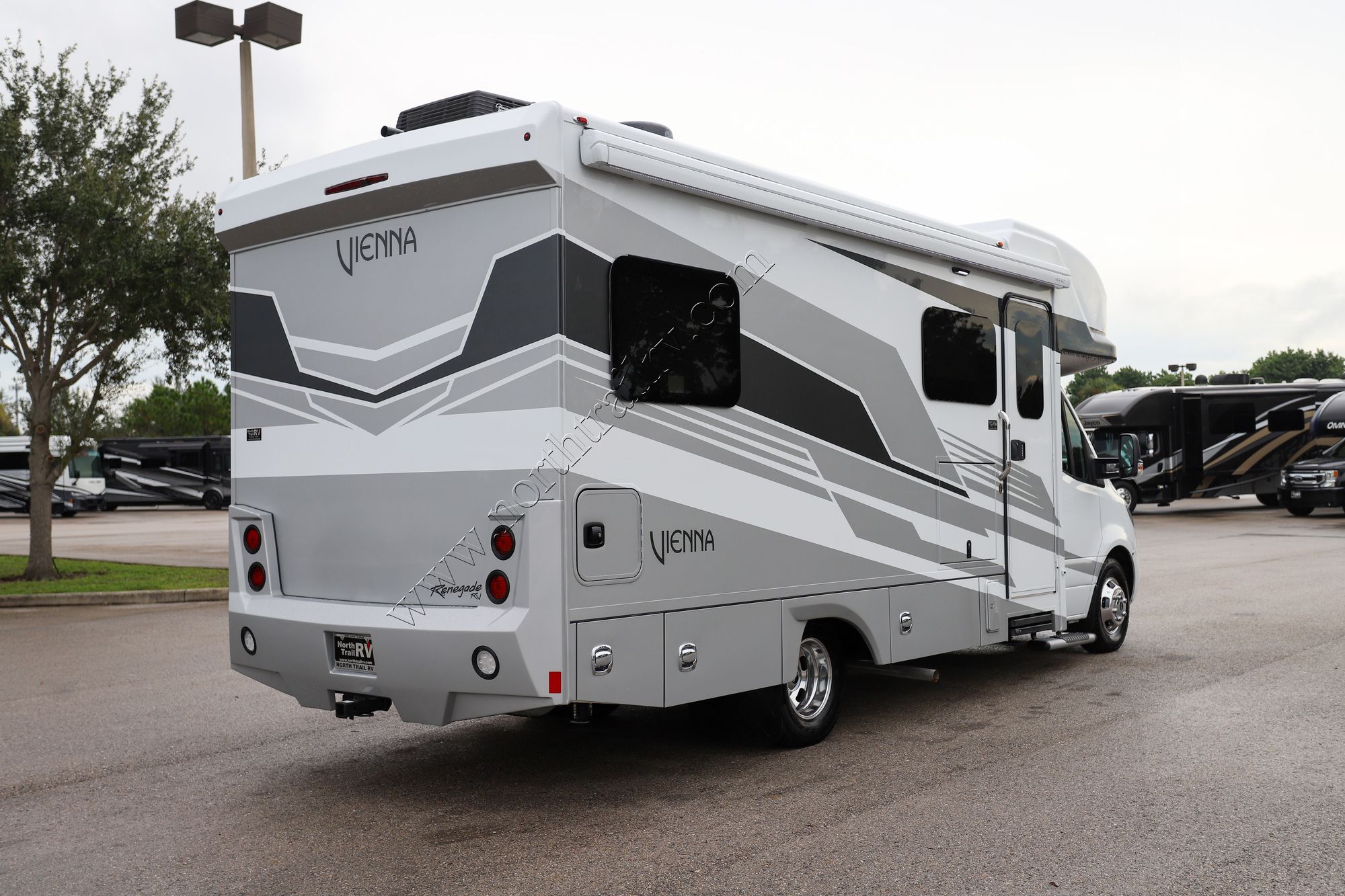 Used 2025 Renegade Rv Vienna 25TBC Class C  For Sale
