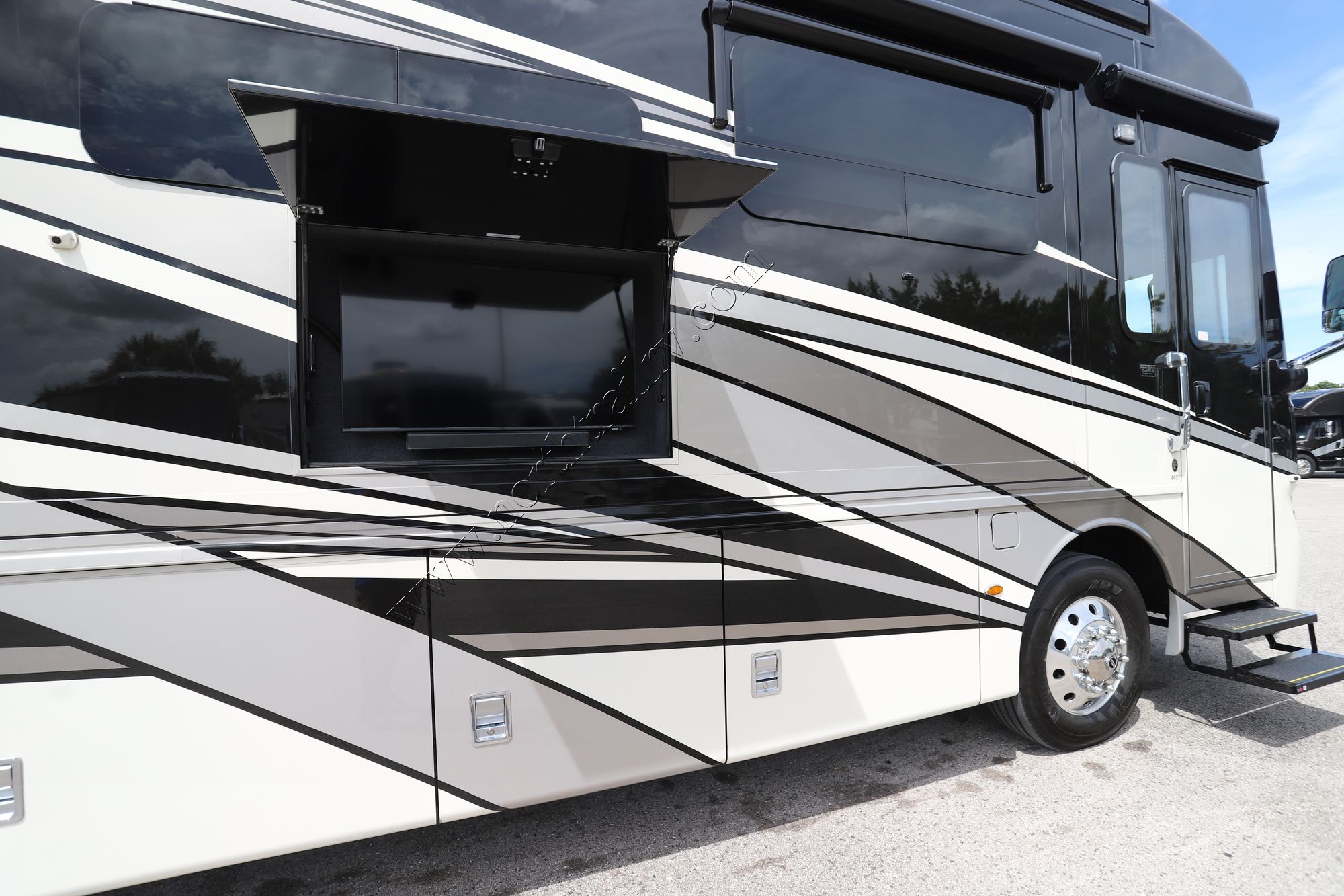 Used 2022 Newmar Ventana 4037 Class A  For Sale