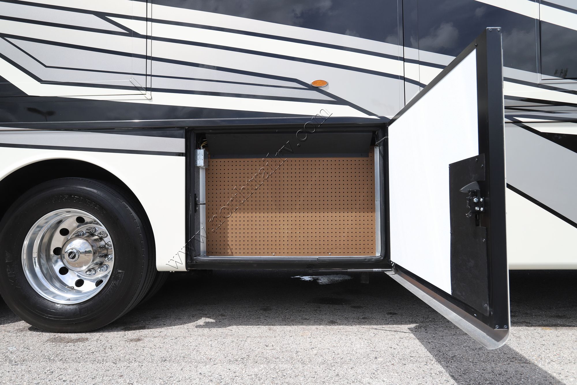 Used 2022 Newmar Ventana 4037 Class A  For Sale