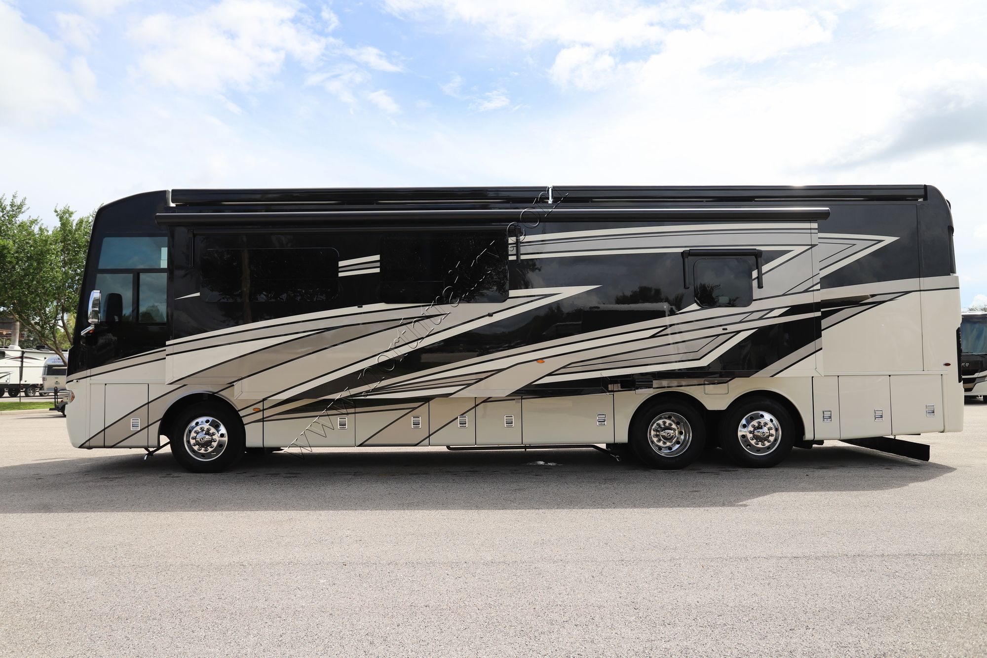 Used 2022 Newmar Ventana 4037 Class A  For Sale
