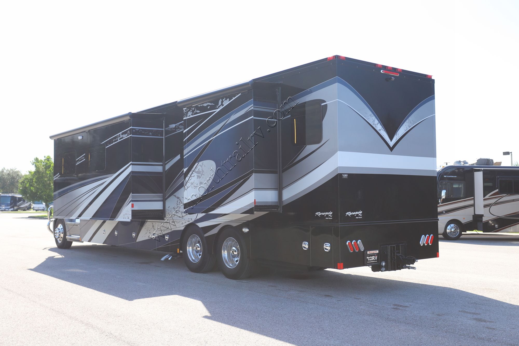 Used 2021 Renegade Rv Classic 45CMR Super C  For Sale