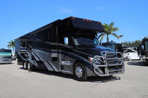2021 Renegade Rv Classic 45CMR