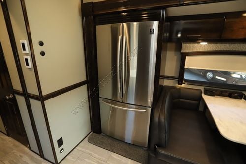 2021 Renegade Rv Classic 45CMR