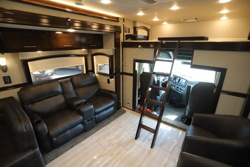 2021 Renegade Rv Classic 45CMR