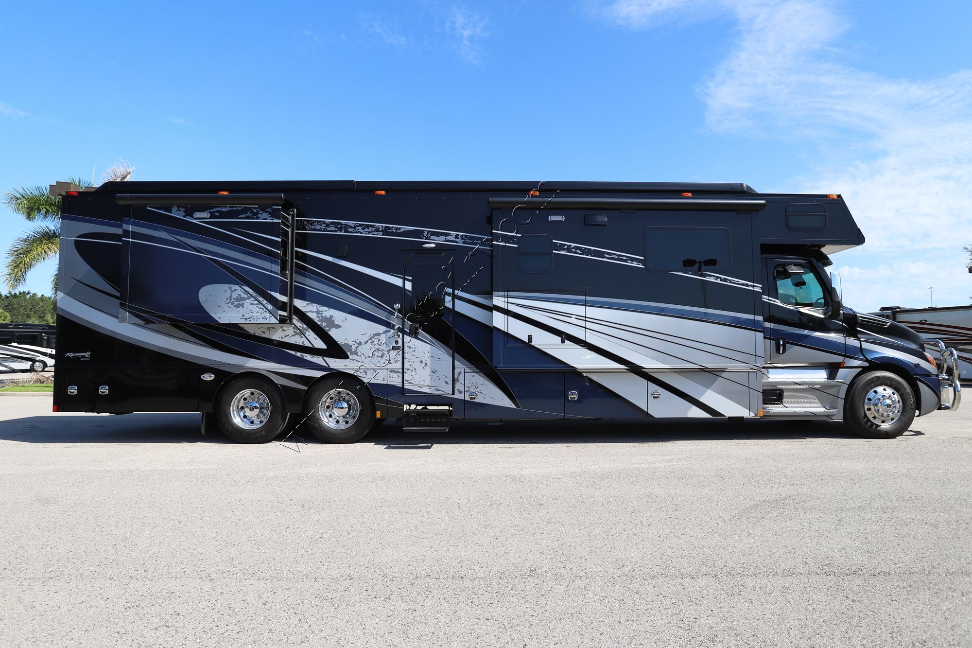 Used 2021 Renegade Rv Classic 45CMR Super C  For Sale