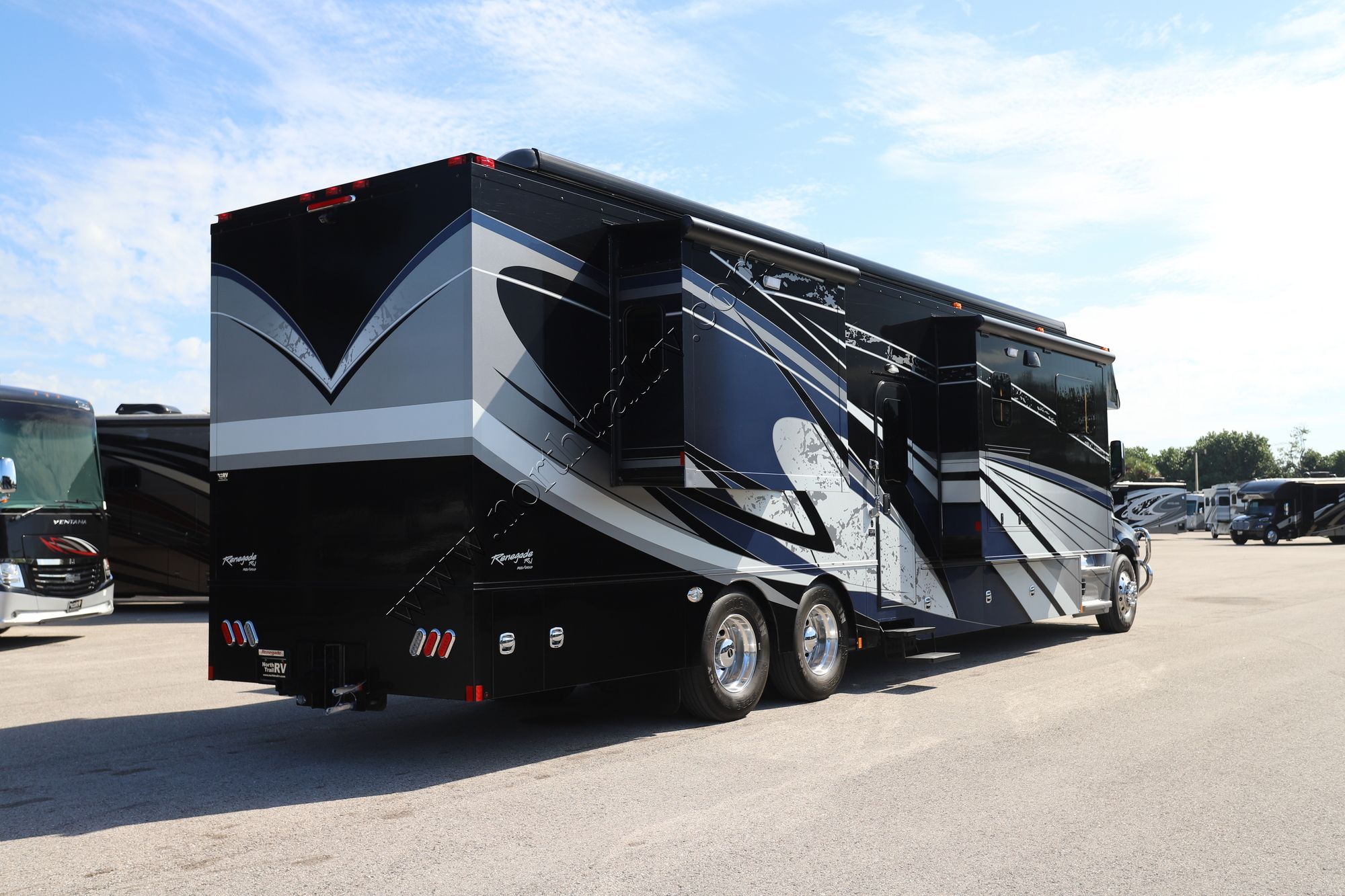 Used 2021 Renegade Rv Classic 45CMR Super C  For Sale