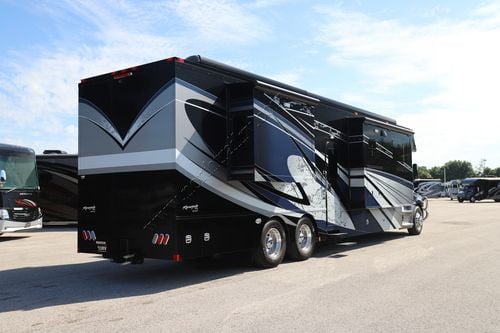 2021 Renegade Rv Classic 45CMR