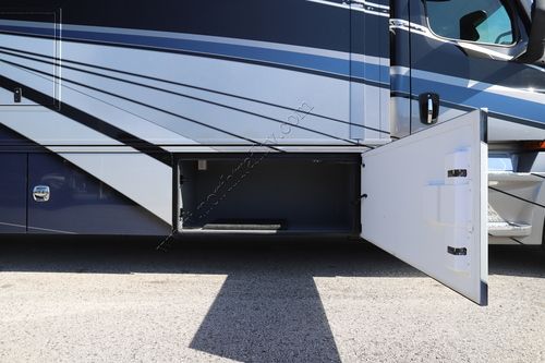 2021 Renegade Rv Classic 45CMR