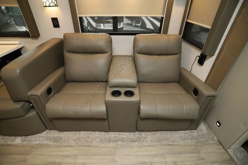 2024 Renegade Rv Valencia 38RB
