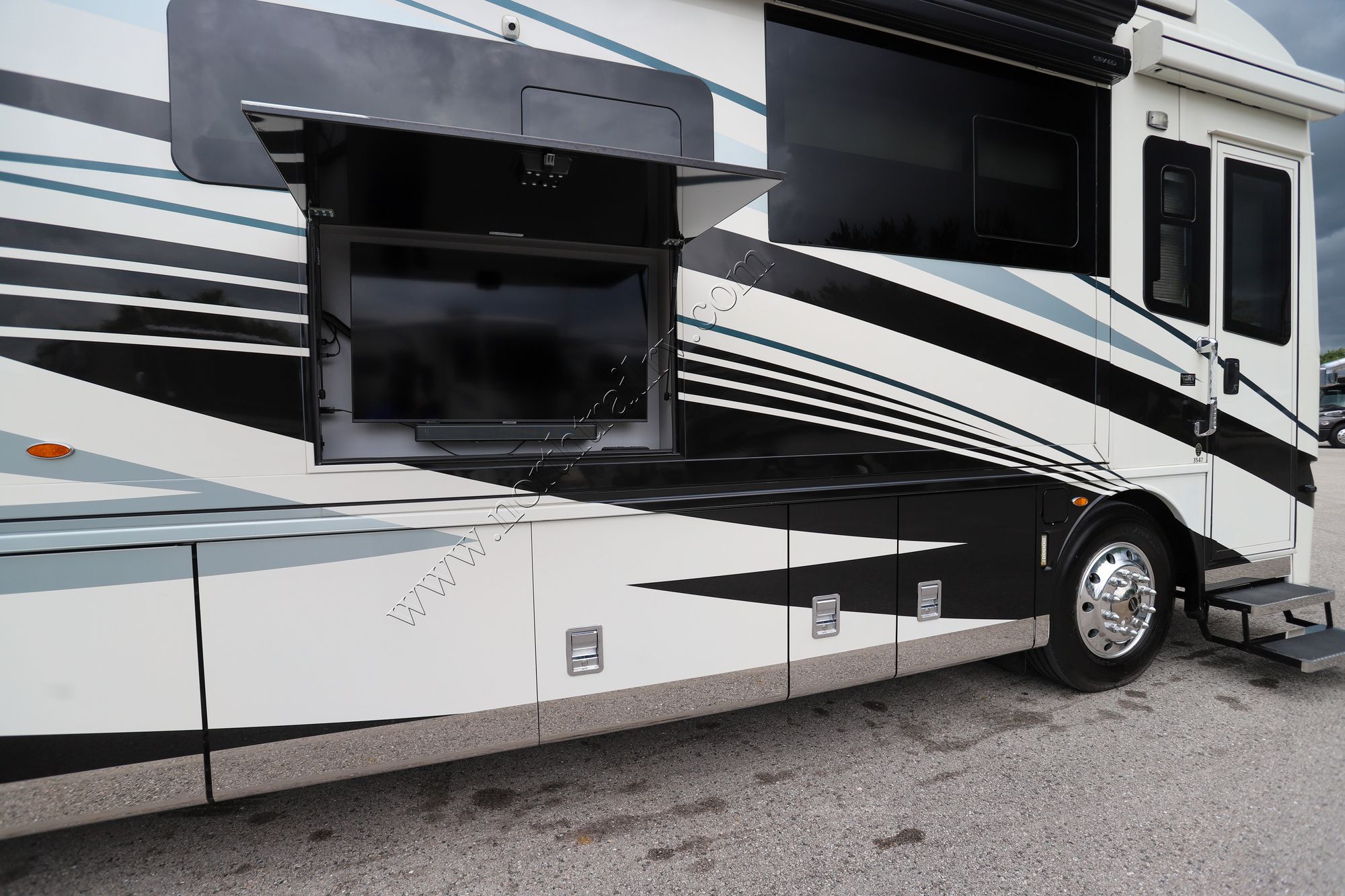Used 2023 Newmar New Aire 3547 Class A  For Sale