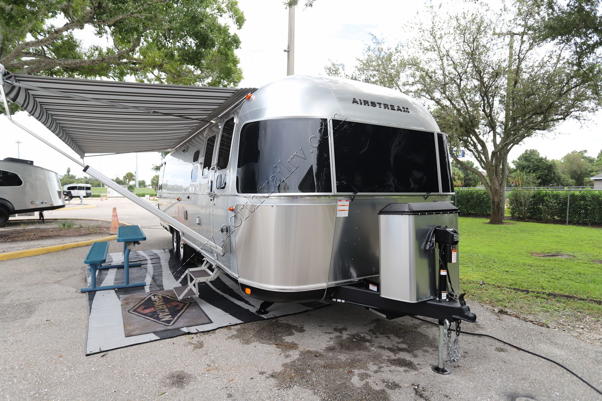 New 2026 Airstream Classic 30RB Travel Trailer  For Sale