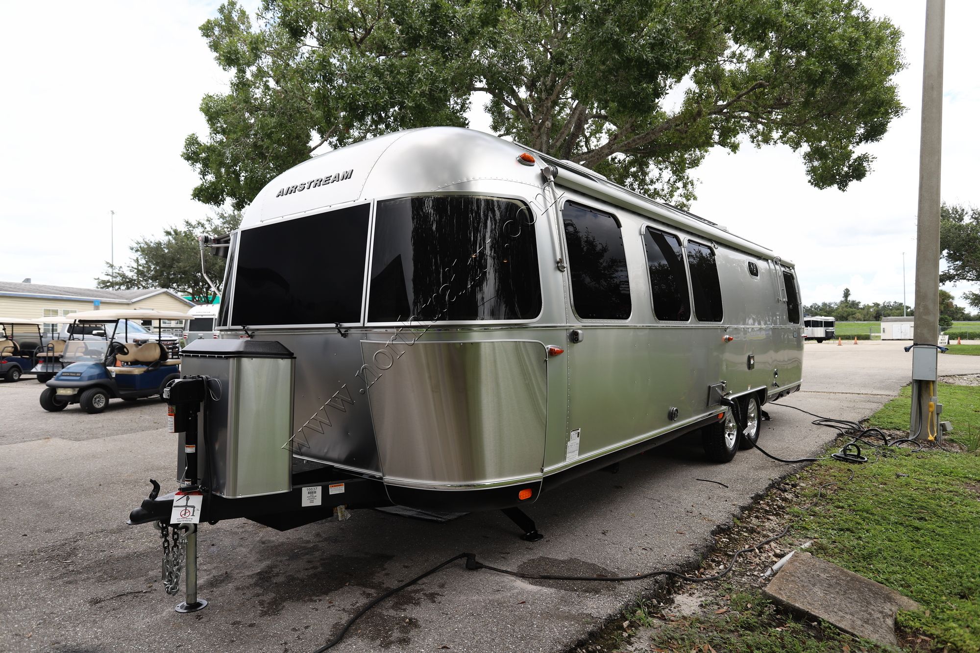 New 2026 Airstream Classic 30RB Travel Trailer  For Sale